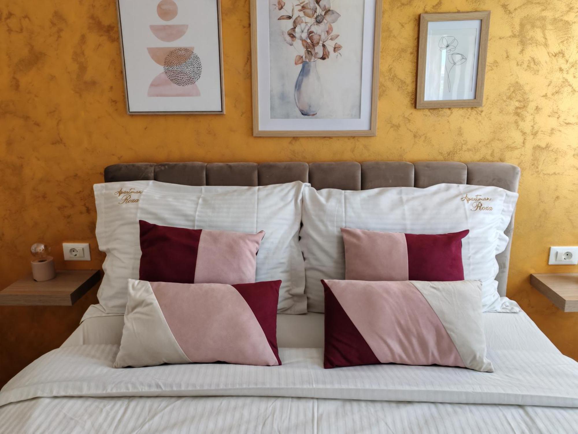 Apartment Roza *